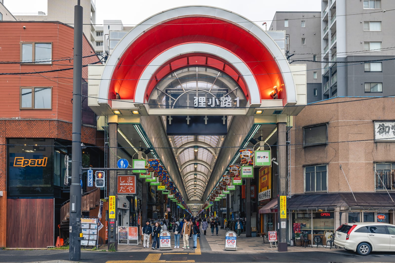 狸小路商店街のアーケード入口